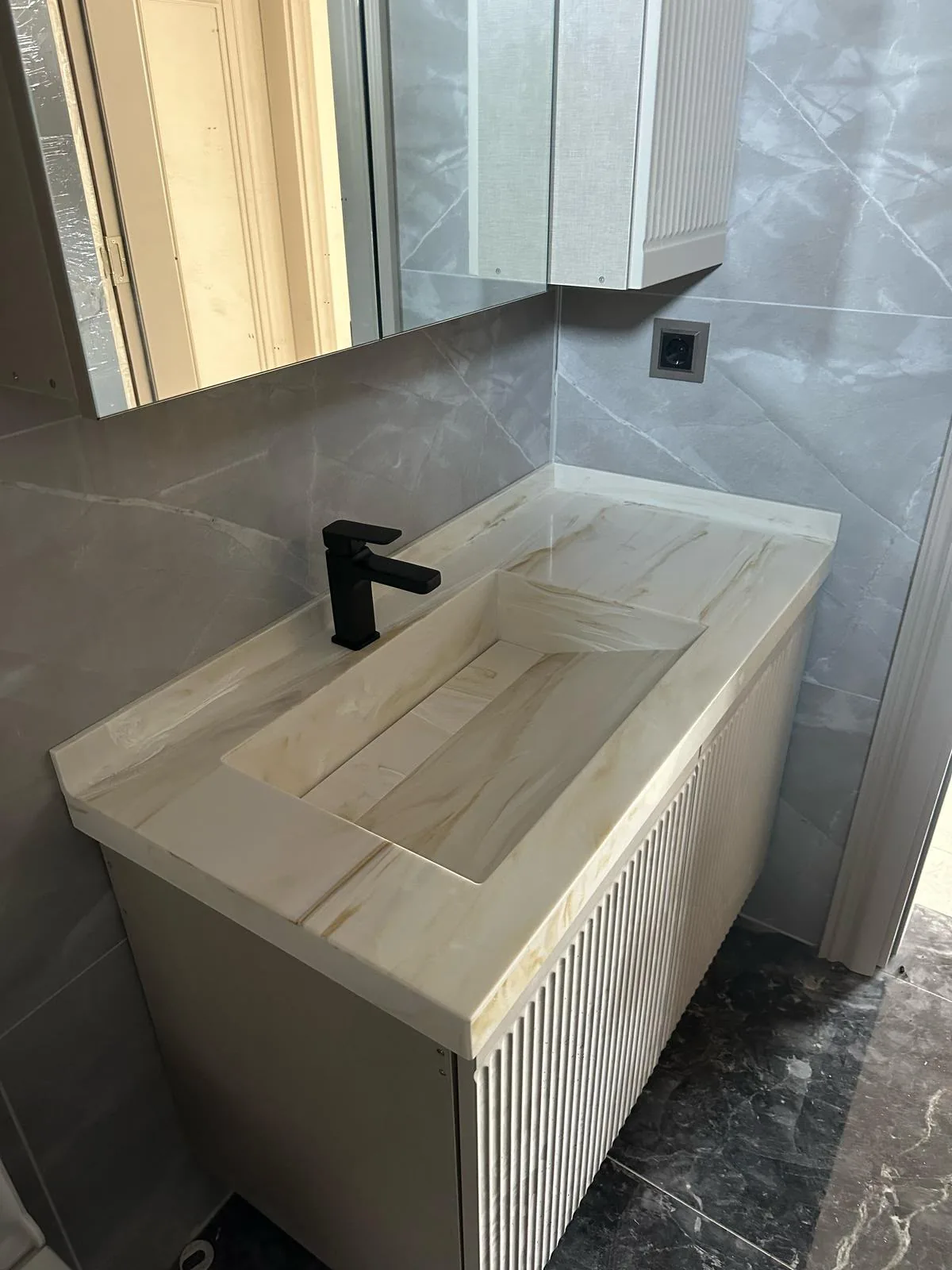 Bathroom countertop and vanity installation — image 32