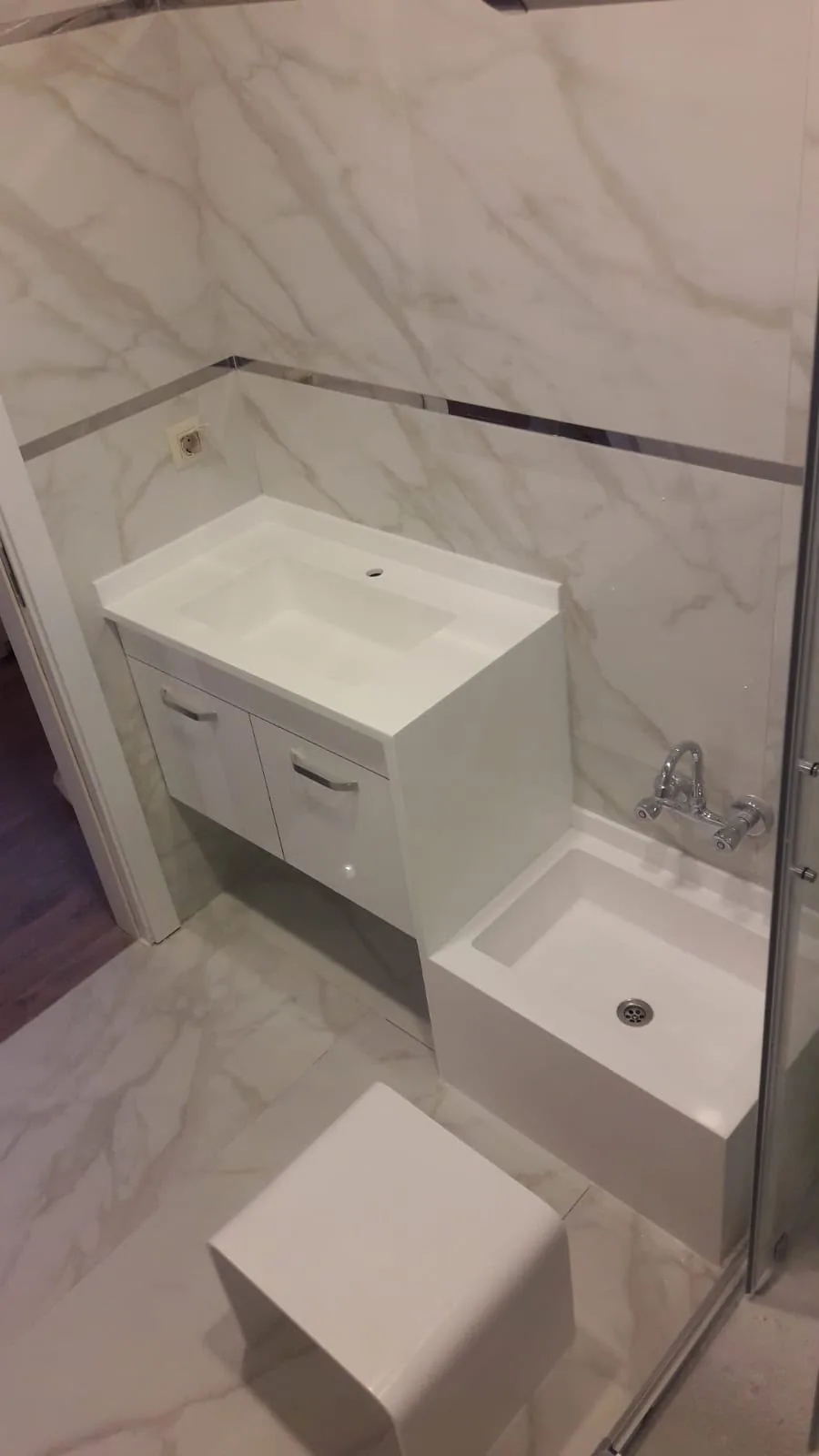 Bathroom countertop and vanity installation — image 93